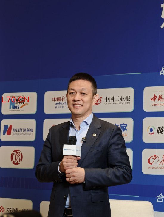 蔚来李斌回应“为省3万块不惜改签机票”